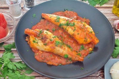 Rape en salsa de tomate