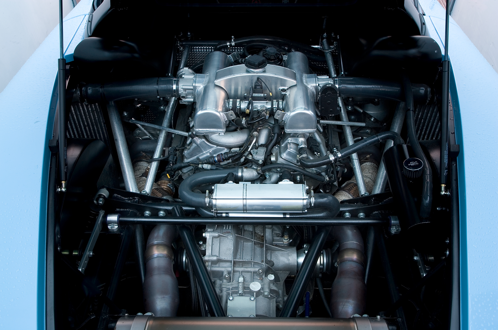 4.4-litre V8 engine develops 650bhp Noble M600 4.4-litre V8 engine