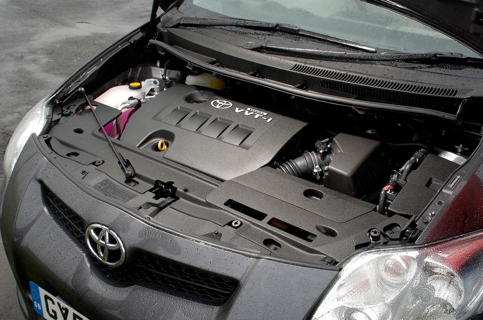 Engine is uncannily smooth on start-up and revs cleanly Toyota Auris engine bay