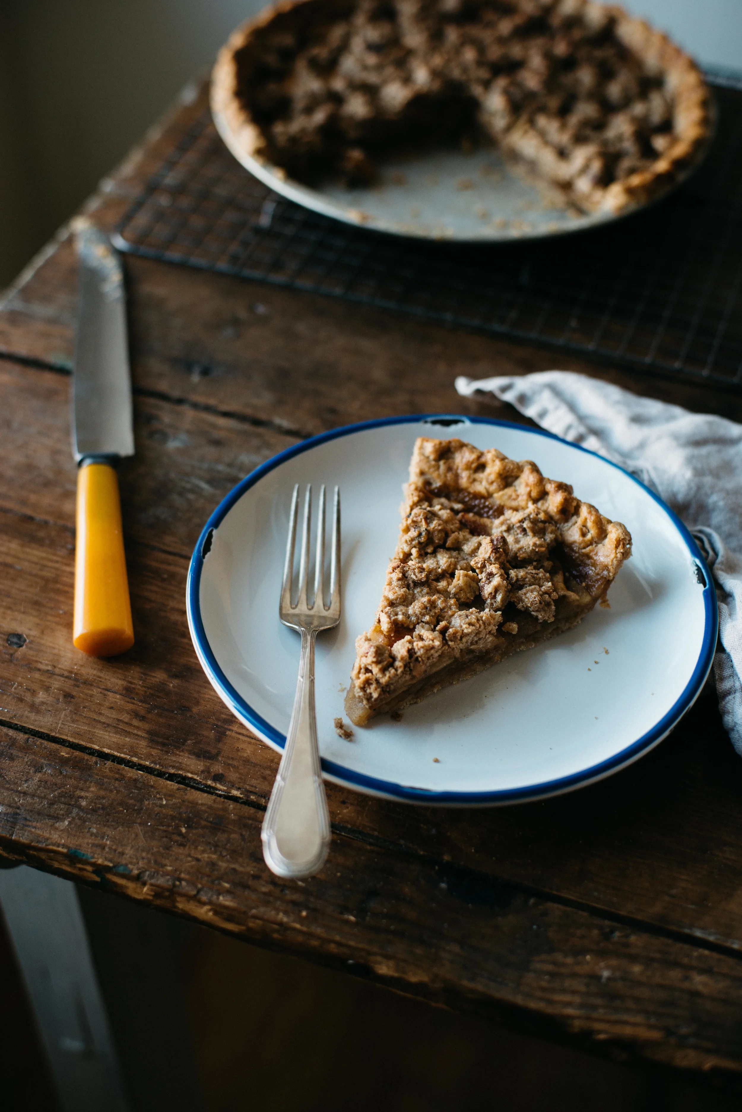 ginger-apple crumble pie | dolly and oatmeal