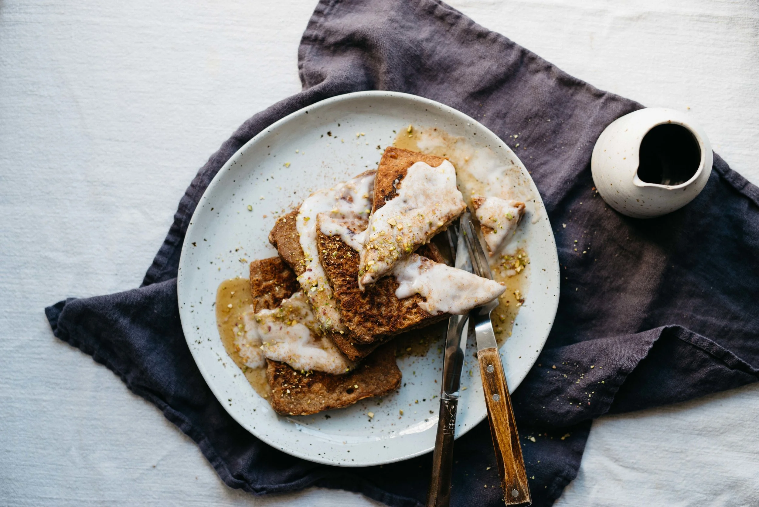 Gingerbread-Spiced Vegan French Toast | dolly and oatmeal