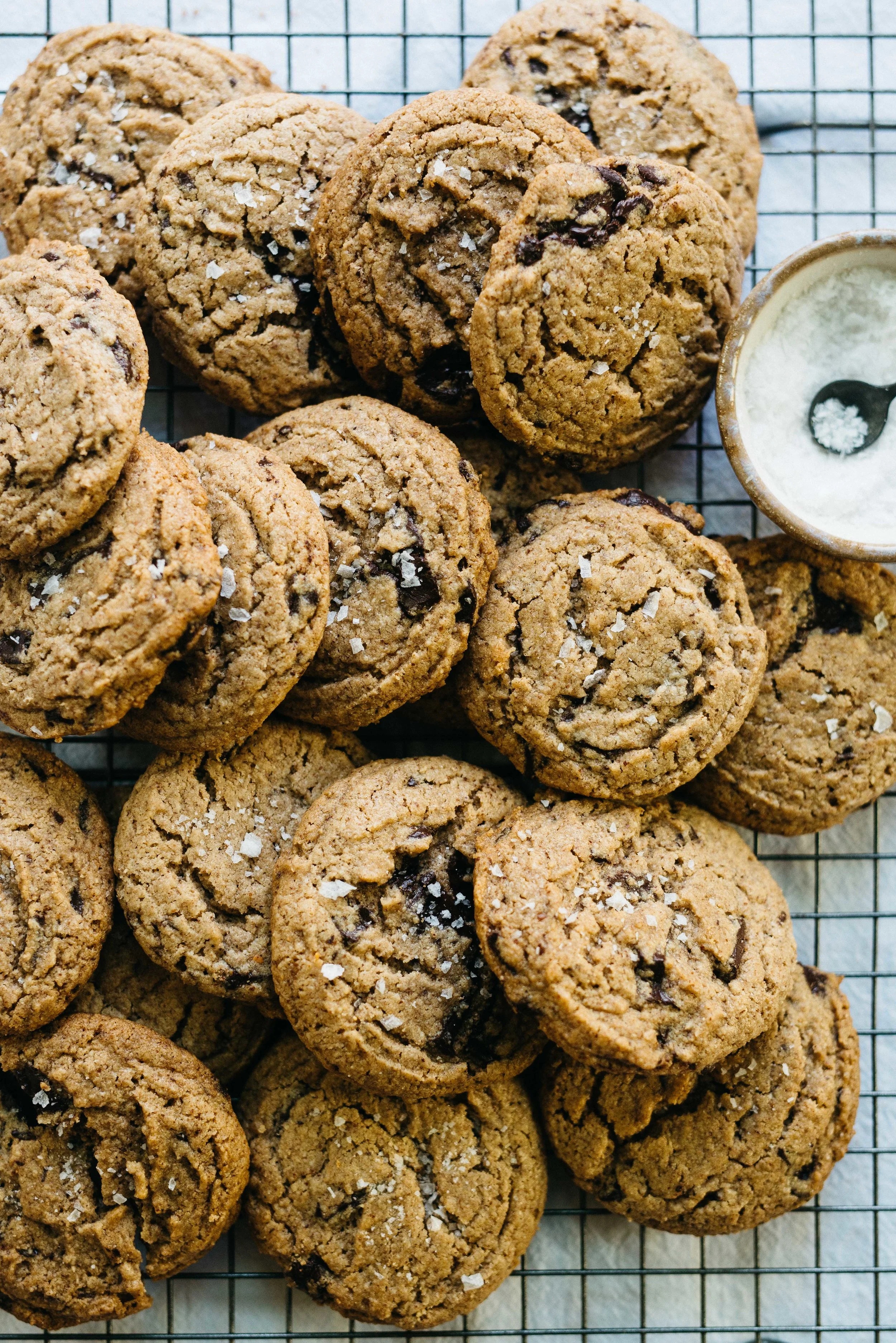 Maple Pecan Butter Chocolate Chip Cookies (GF & V) | dolly and oatmeal