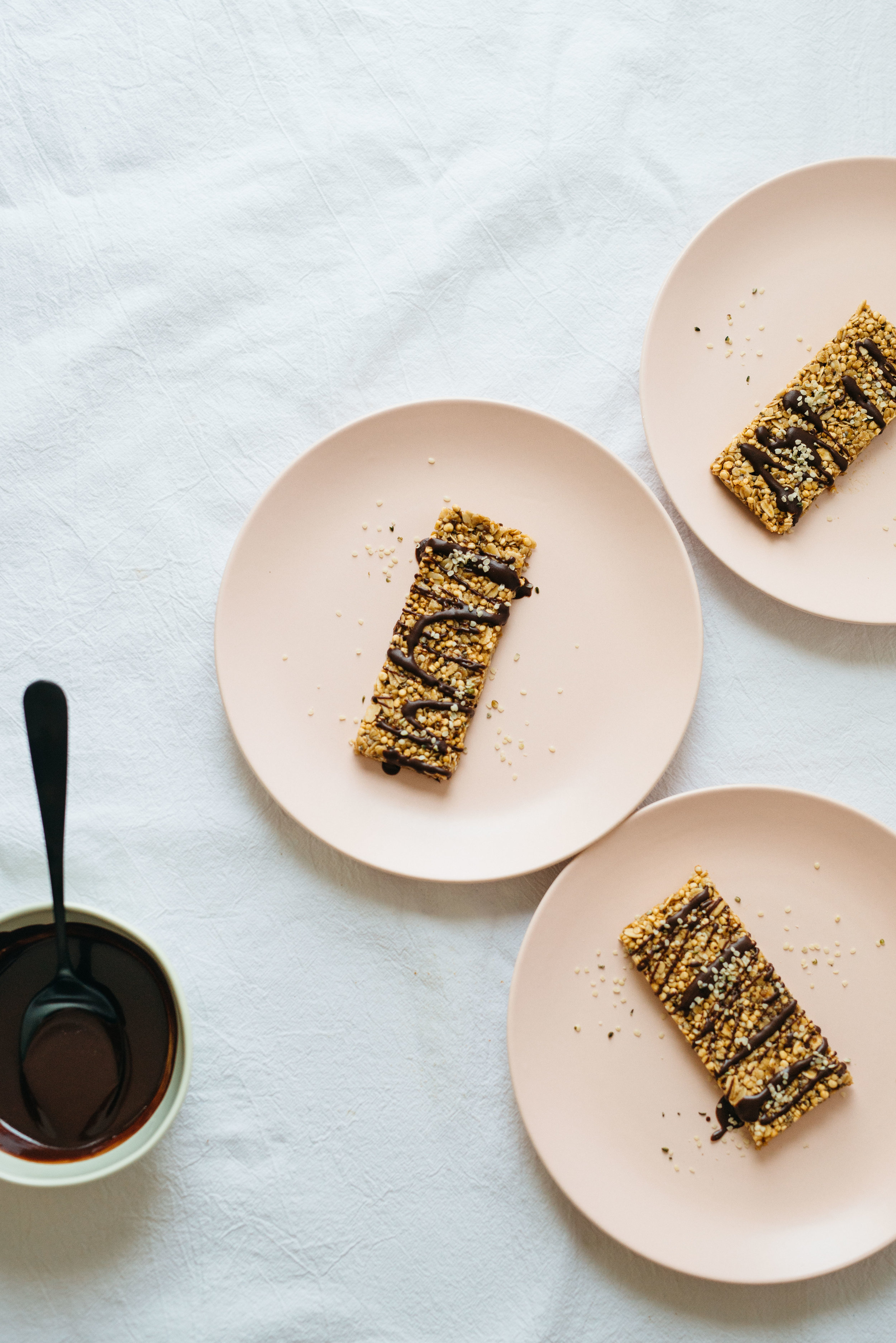 Chocolate-Drizzled Tahini Granola Bars | Dolly and Oatmeal