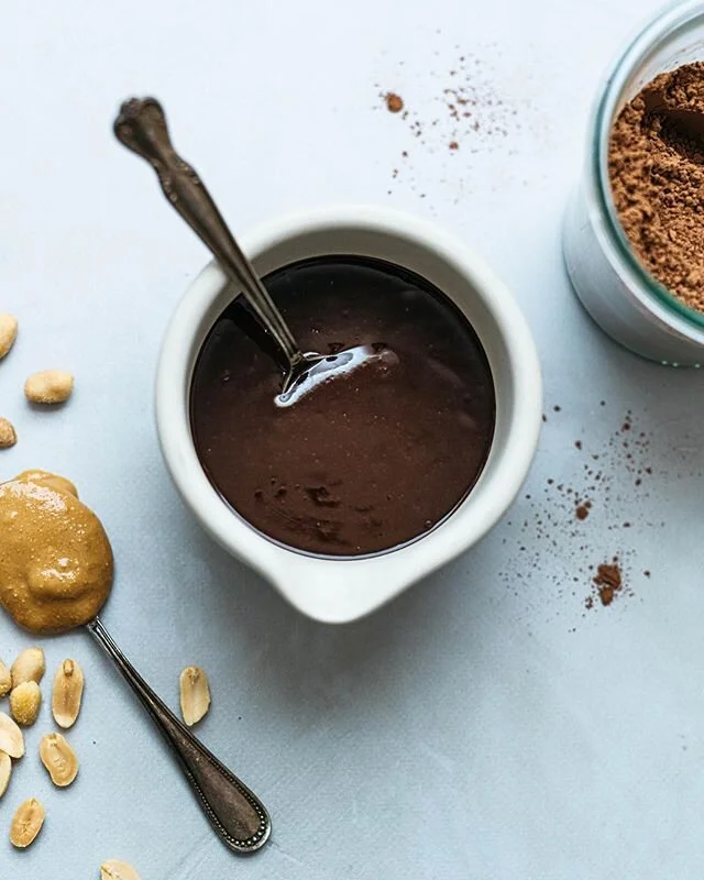 Peanut buttery chocolate magic shell 💫🌟💫 It&rsquo;s one of those back pocket recipes you didn&rsquo;t know was necessary until it was 😎 Recipe up on the blog this week. (Grab the link in my profile 🤎)