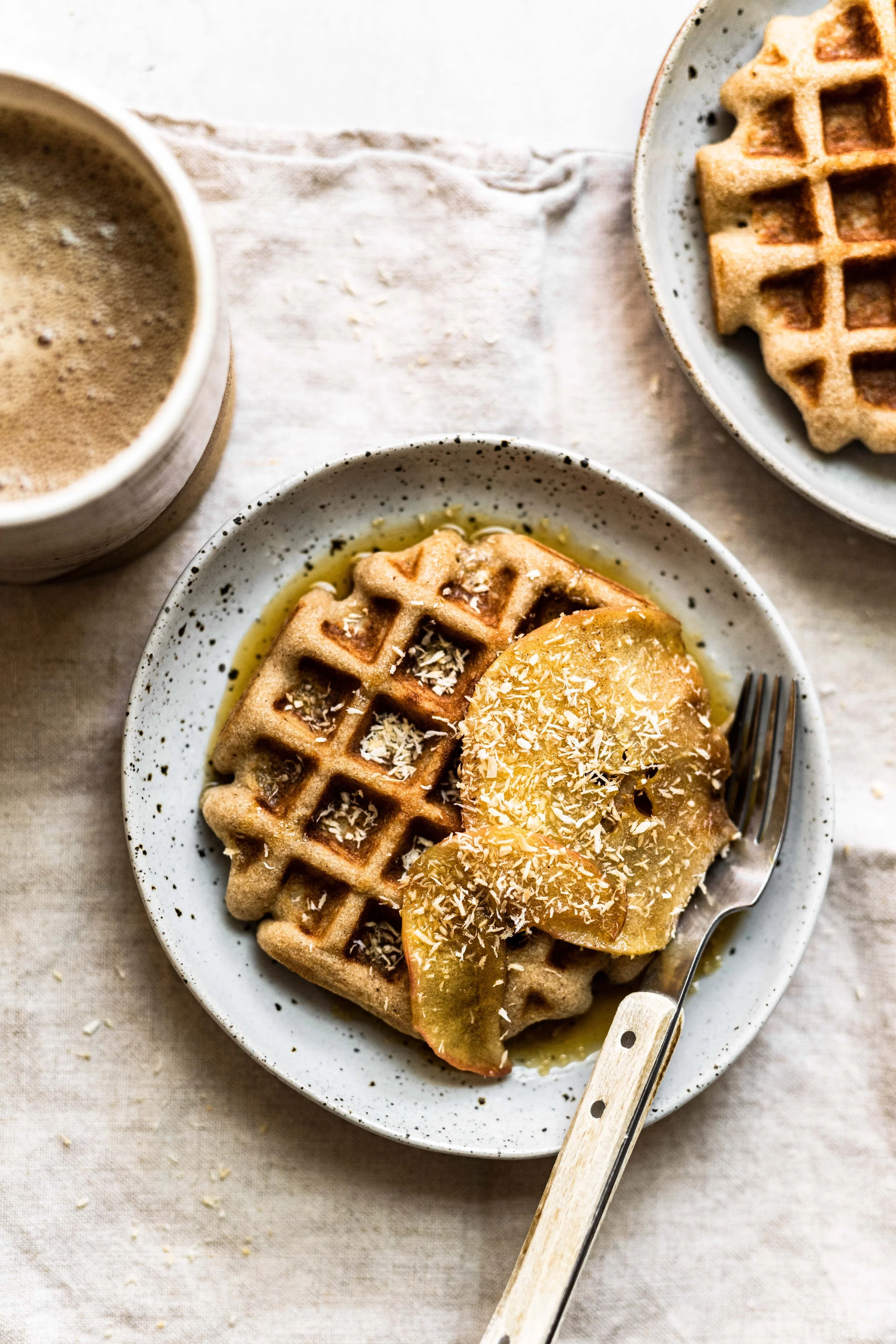COCONUT-Y APPLESAUCE BELGIAN WAFFLES (GLUTEN-AND-GRAIN-FREE)
