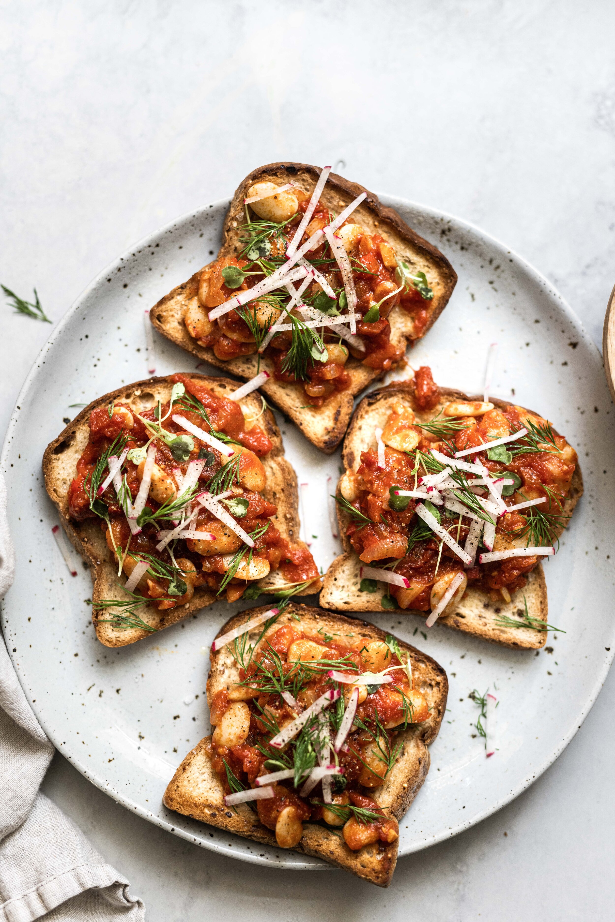 VEGAN SHAKSHUKA TOASTS