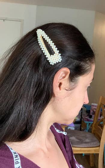 reviewer wearing a large pearl hair clip