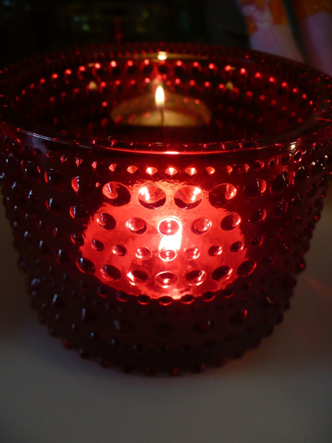 kynttilän loistetta