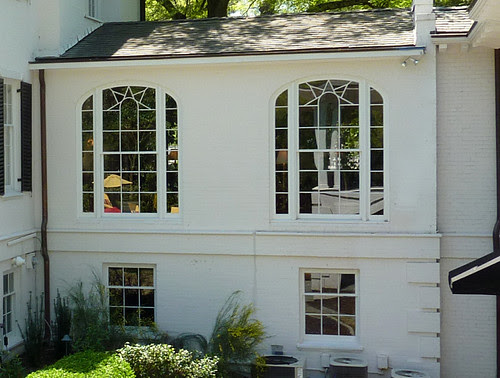 P1010605-2010-04-11-Buckhead-In-Bloom-Philip-Shutze-Star-Window