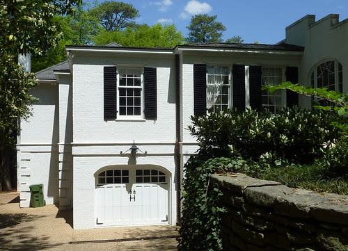 P1010613-2010-04-11-Buckhead-In-Bloom-Philip-Shutze-Gravel