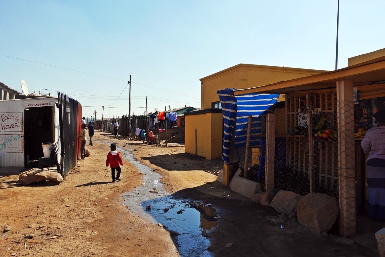 Straßenzug in Soweto aufgenommen auf einer Fahrradtour durch Soweto mit Lebo´s Backpackers
