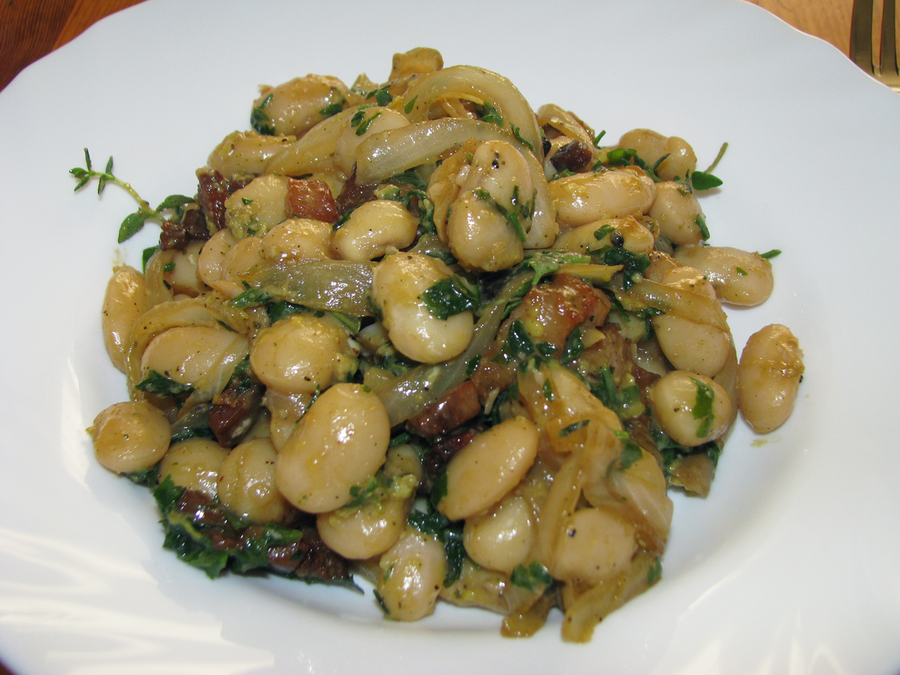 Haricots tarbais façon carbonara, bab szénégető módra