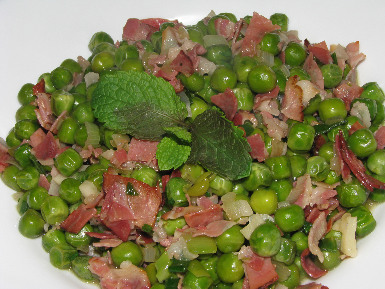 Chícharos Con Jamón - zöldborsó sonkával