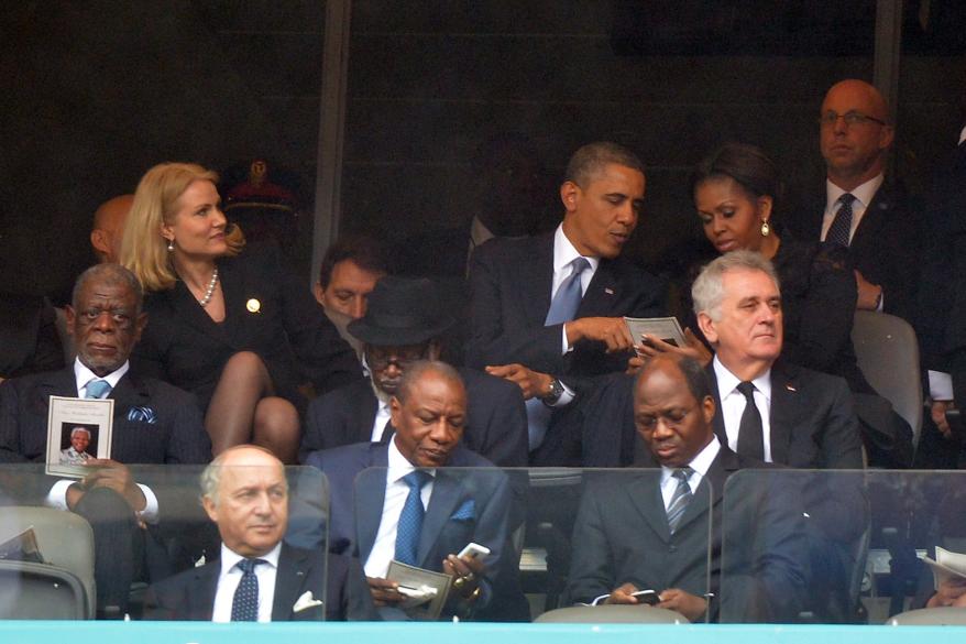 Obama Mandela selfie