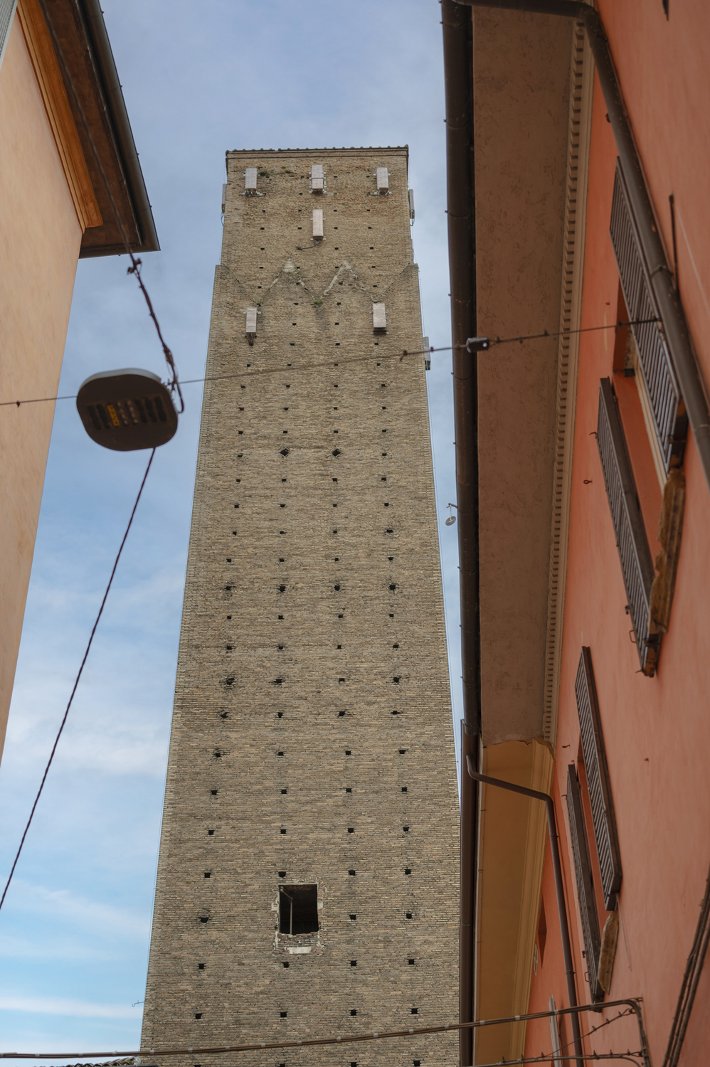 Vista panoramica di Bologna dalla Torre Prendiparte, dimora storica in centro