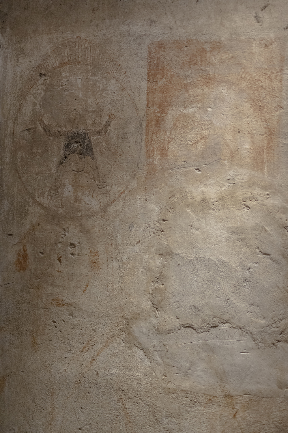 Dettaglio degli interni della Torre Prendiparte, dimora storica dove dormire a Bologna