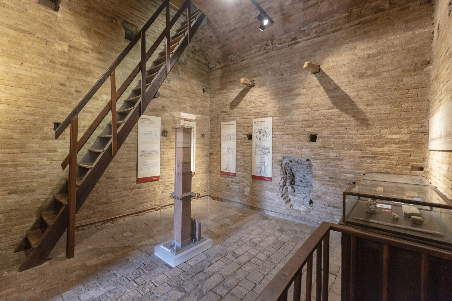 Vista panoramica di Bologna dalla Torre Prendiparte, dimora storica in centro