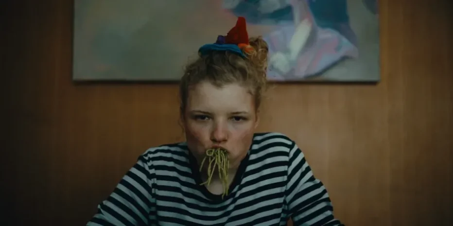 How to Be Normal and the Oddness of the Other World