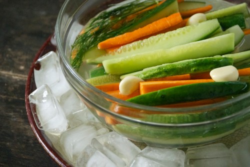 Crunchy Refrigerator Pickles with Dill + Garlic | Relishing It