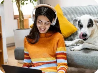 mãe e filha se conectando fora do mercado