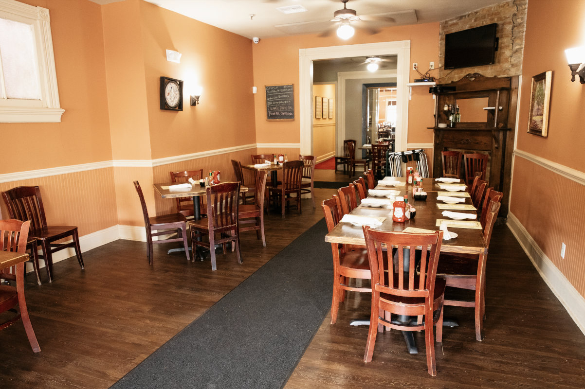 Interiorr Mandina's restaurant