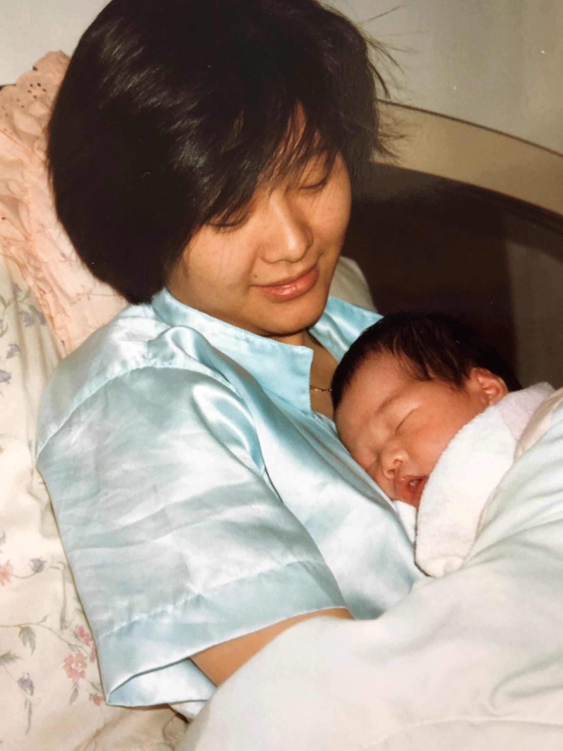 Chinese Confinement After Childbirth (坐月子 – zuò yuèzi): What You Need to Know