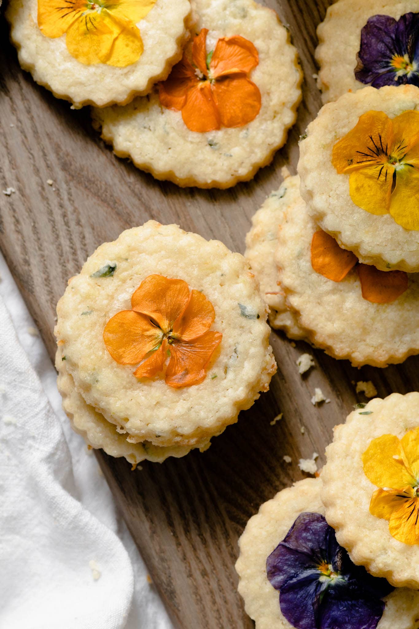 Ming cookies with fresh flowers.
