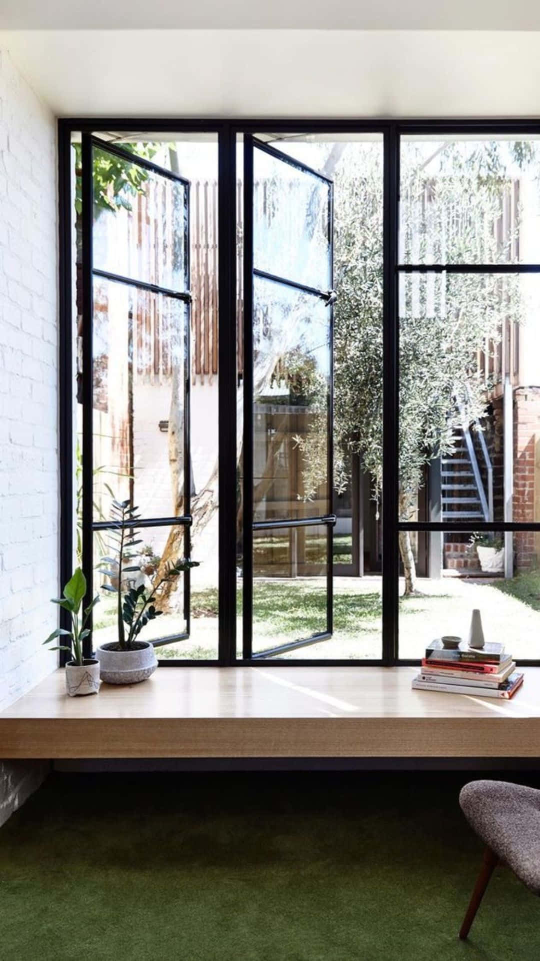 Envy Av Naturen Genom Fönstret.