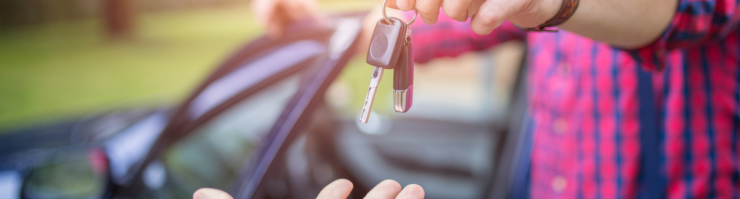 Looking for a quick and easy way to get your advert live on Autotrader that's used by 1,000s of traders monthly. Visit Autotrader today. Customer handing over car keys to a sales manager