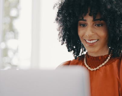 Commitment-free advertising A customer viewing the Pay As You Go prices advertised on Autotrader on a laptop