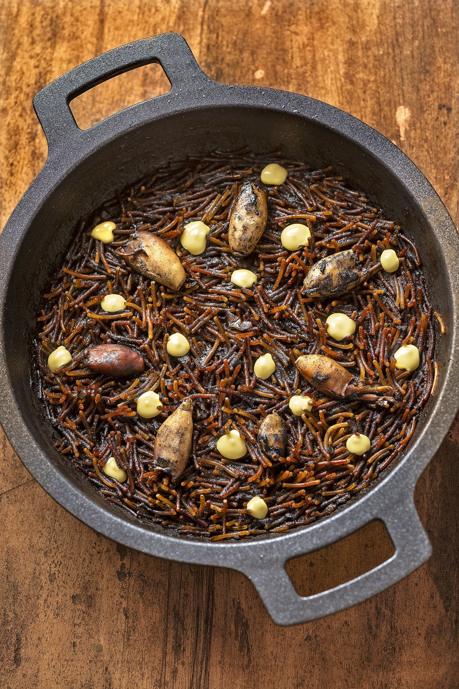 Fideuada amb calamarsons Fideuada amb calamarsons