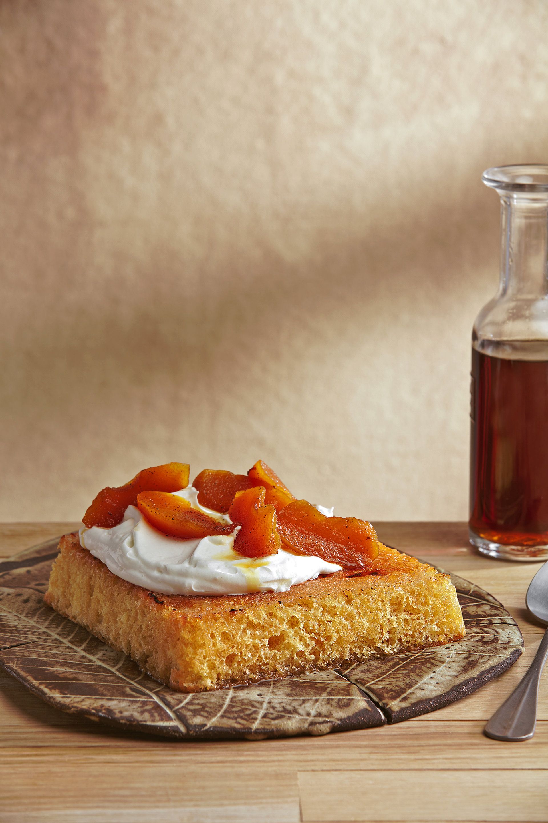 Borratxo de ratafia amb poma i nata Borratxo de ratafia amb poma i nata