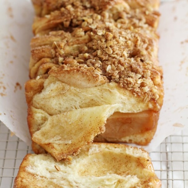 apple cinnamon streusel pull apart bread.