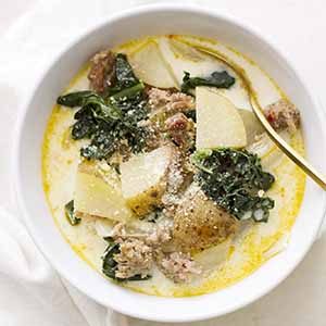 zuppa toscana in bowl.