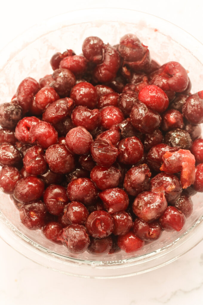 Fresh cherries in bowl.