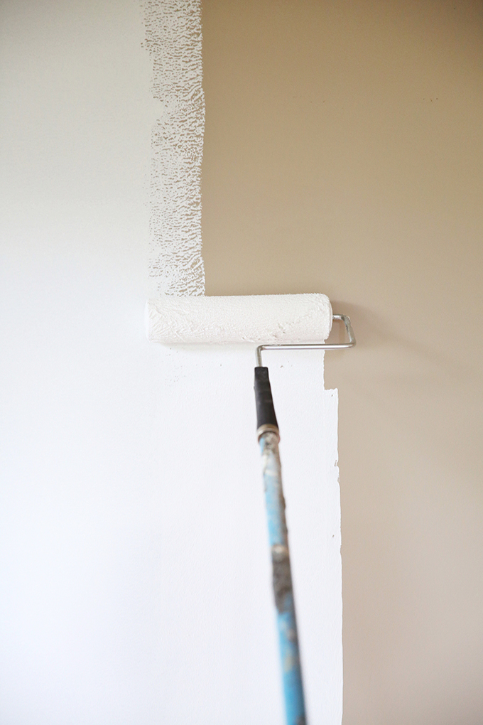 Space Refresh | Paint Transformation | From Builderβs Beige to Behr Ultra Pure White | DIY A Professional Quality Paint Job // JustineCelina.com