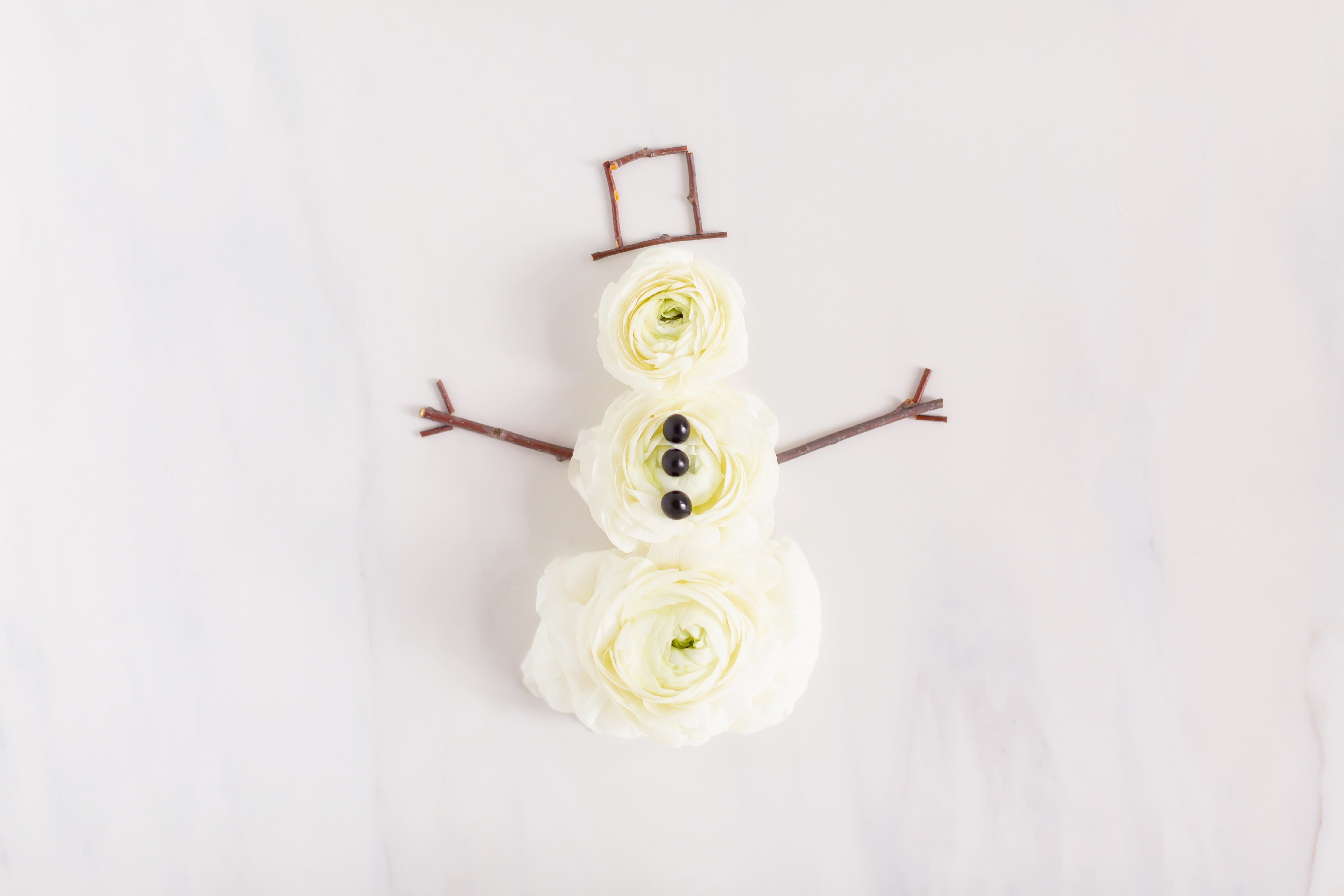 Digital Blooms December 2018 | Free Holiday Floral Desktop Wallpapers | A Whimsical Snowman Made from Flowers, Berries and Twigs | Pantone Fall / Winter 2018 Free Tech Wallpapers | Design 2 // JustineCelina.com x Rebecca Dawn Design