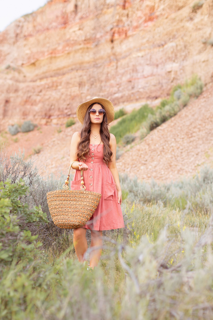 LATE SUMMER 2019 LOOKBOOK | Weekend Wear: My Go-To Outfit Formula for Casual Weekends | Summer/Fall 2019 Casual Weekend Outfit Ideas | What to Wear to the Farmerβs Market | Brunette woman wearing a Coral, Button-Down Linen Dress, A Straw Hat, Oversized Round Sunglasses and a Vintage Oversized Woven Tote | Top Summer to Fall 2019 Transitional Trends and how to wear them | Star Mine Suspension Bridge, Red Deer River Canyon | Calgary Fashion + Travel Blogger // JustineCelina.com