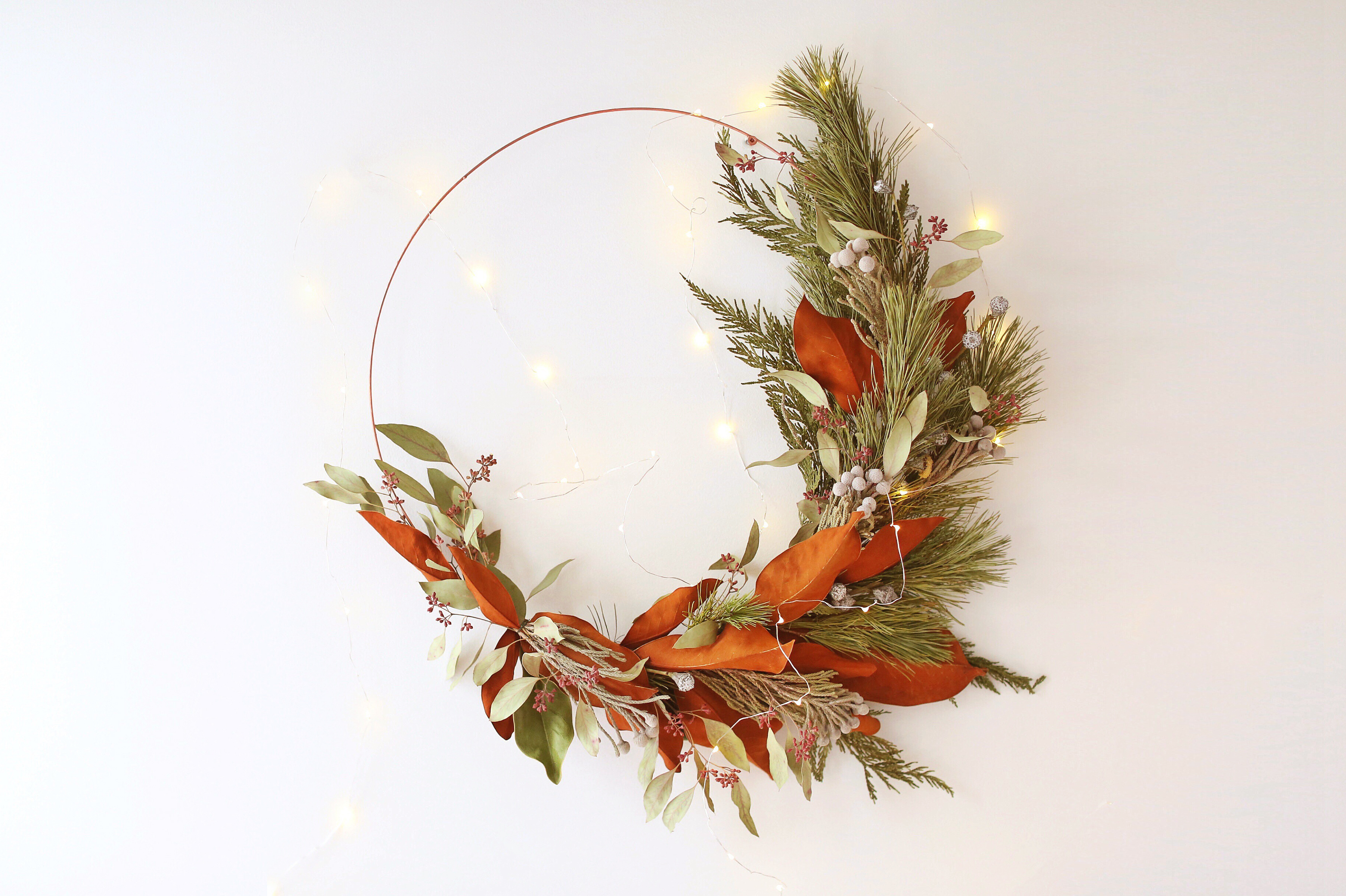 DIGITAL BLOOMS DECEMBER 2019 | FREE DESKTOP WALLPAPER | DIY | Asymmetrical Holiday Wreath | How to Make an Asymmetrical Holiday Wreaths for Christmas with Pine, Cedar, Brunia, Eucalyptus pods, Red Ironbark Eucalyptus and Magnolia | Christmas Wreath DIY | Modern Christmas Wreath DIY | Neutral, Mid Century Modern Christmas Wreath | Free Christmas Digital Wallpaper | Free Holiday Wallpaper | Wreath Wallpaper | Winter Wreath Download | JustineCelina Digital Blooms // JustineCelina.com