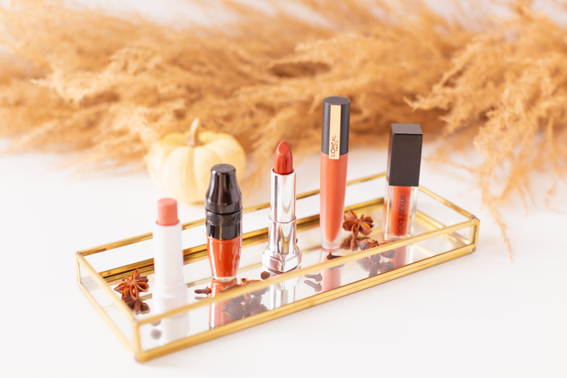 My Top 5 Pumpkin Spice Lipsticks | JustineCelinaβs favourite fall lipsticks | Beauty Bloggerβs Favourite fall lipsticks | The Best Pumpkin Spice Lipsticks for Fall | Lipstick Trends | Physicians Formula Organic Wear Tinted Lip Treatment in Gingersnap Review, LancΓ΄me Matte Shaker High Pigment Liquid Lipstick in Abrick Adabra Review, L'Oreal Rouge Signature Liquid Lip Colour in I Amaze Review, Smashbox Always On Matte Liquid Lipstick in Out Loud Review | Calgary Beauty Blogger // JustineCelina.com