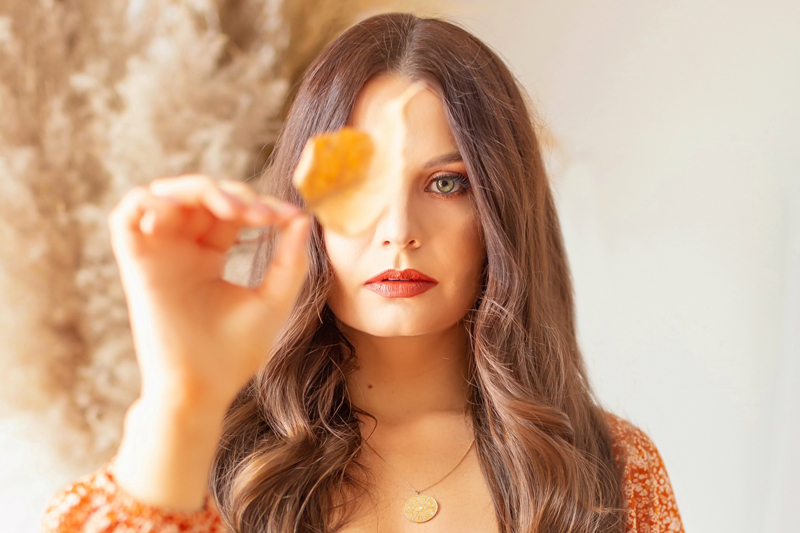 My Top 5 Pumpkin Spice Lipsticks | JustineCelinaβs favourite fall lipsticks | Beauty Bloggerβs Favourite fall lipsticks | The Best Pumpkin Spice Lipsticks for Fall | Lipstick Trends | Brunette Woman Holding a Leaf Over Her Eye | JustineCelinaβs Go To Fall Beauty Look | Calgary Beauty Blogger // JustineCelina.com