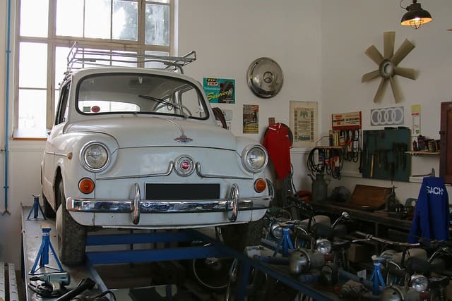 Reparaciones en un taller mecánico