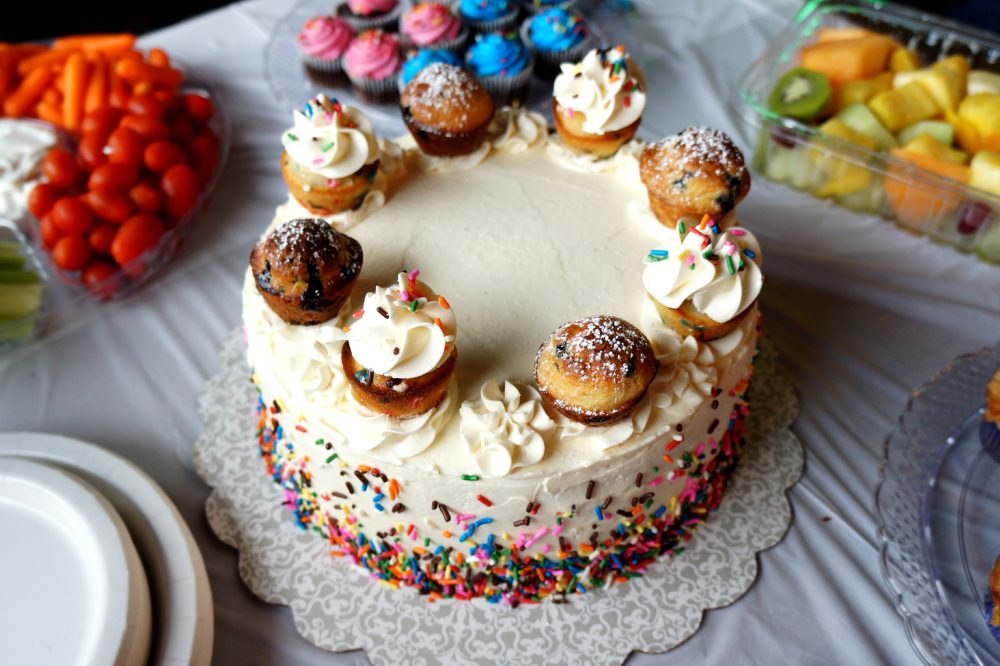 cupcake or stud-muffin gender reveal cake | The Baking Fairy