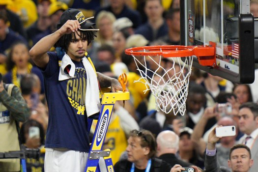 TMD-Z-APUMnationaltitleGallery-0407-66 Basketball player